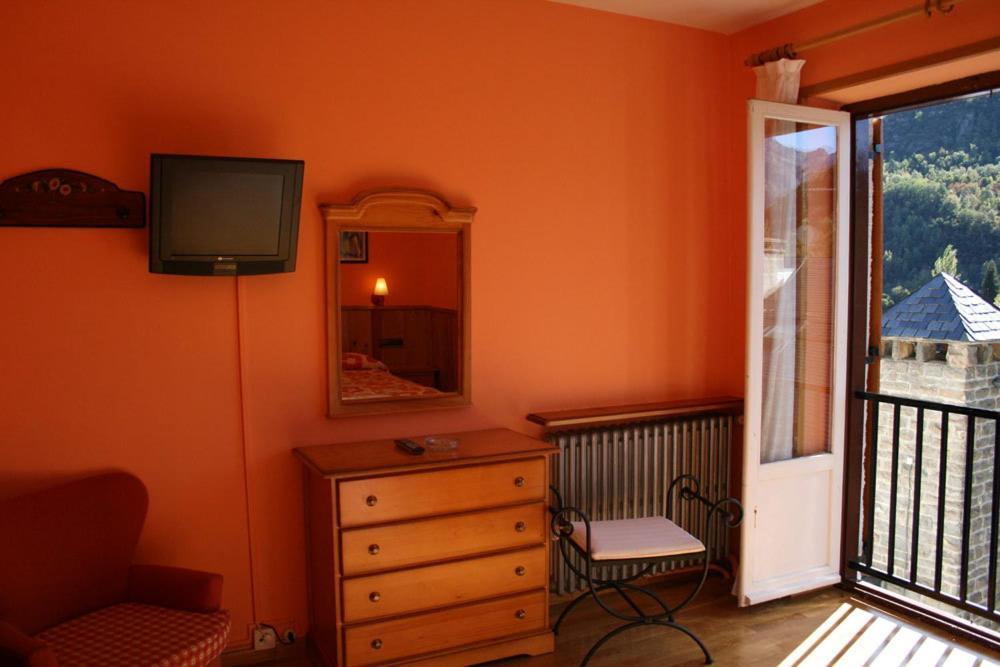 Hotel Escalar Пантикоса Екстериор снимка
