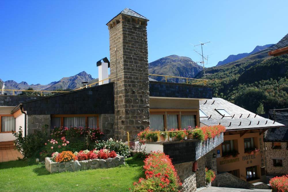 Hotel Escalar Пантикоса Екстериор снимка